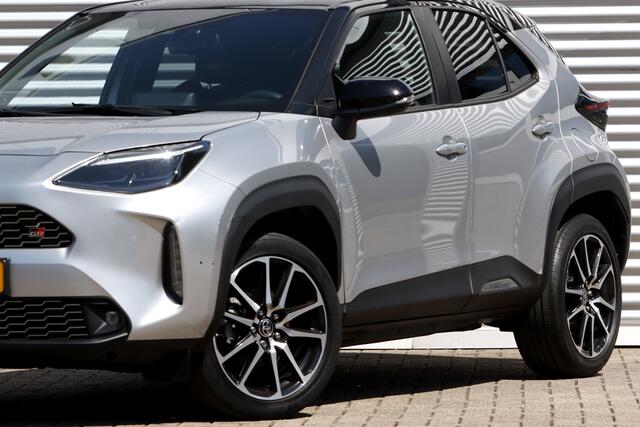 Toyota YARIS Cross 1.5 Hybrid GR Sport Ceramic Gray Metallic