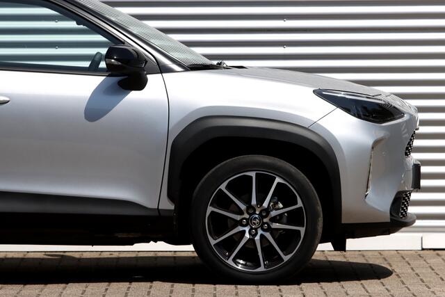Toyota YARIS Cross 1.5 Hybrid GR Sport Ceramic Gray Metallic