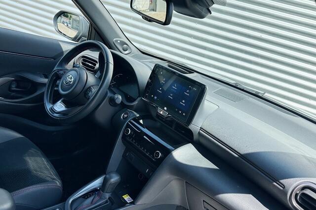 Toyota YARIS Cross 1.5 Hybrid GR Sport Ceramic Gray Metallic