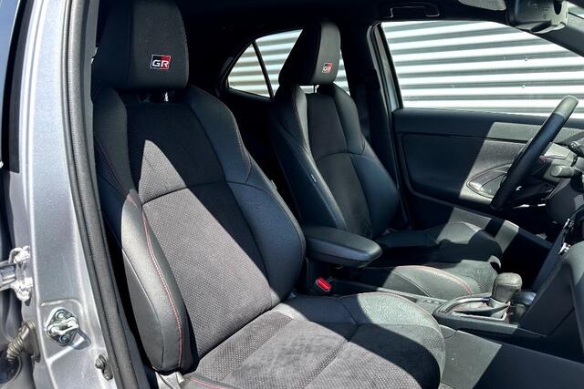 Toyota YARIS Cross 1.5 Hybrid GR Sport Ceramic Gray Metallic