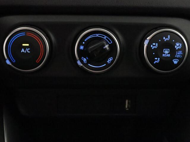 Toyota YARIS 1.5 VVT-I First Edition Bi-Tone Automaat | Apple Carplay & AndroidAUTO | Camera | Lichtmetalen velgen |