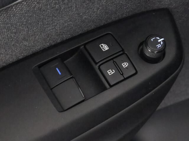 Toyota YARIS 1.5 VVT-I First Edition Bi-Tone Automaat | Apple Carplay & AndroidAUTO | Camera | Lichtmetalen velgen |