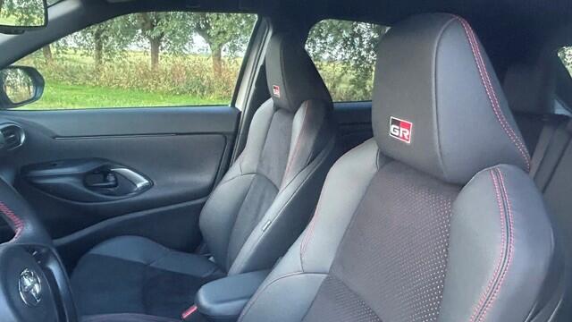 Toyota YARIS Cross 1.5 Hybrid GR Sport NAVIGATIE, APPLE CARPLAY, DAB, JBL SOUND, STOELVERWARMING, HEAD-UP DISPLAY, ADAPTIVE CRUISE CONTROL, TREKHAAK, PDC V/A, ACHERUITRIJCAMERA, LED-LICHT, 18"GR SPORT VELGEN, ENZ. ENZ. FULL OPTIONS!!