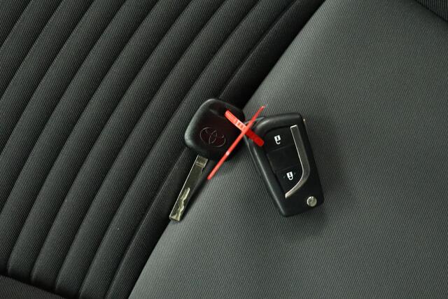 Toyota YARIS 1.5 VVT-i Aspiration | Automaat | Airco | Cruise Control | Achteruitrijcamera | Navigatie |