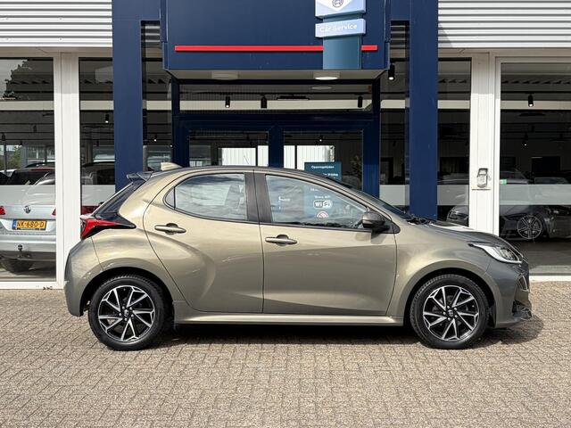 Toyota YARIS 1.5 VVT-i Dynamic / NL-Auto / Dealer-Onderhouden / Adaptieve Cruise-Control / Apple-Carplay & Android-Auto / LED / Keyless / DAB Radio-Bluetooth / Navi / Airco / Camera / 16'' LMV / All-Season / ENZ.
