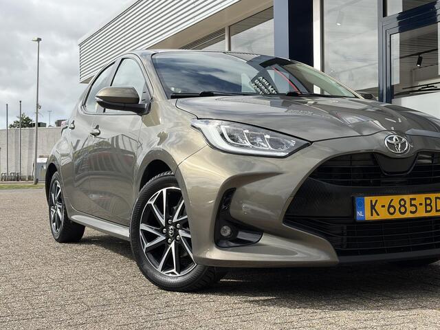 Toyota YARIS 1.5 VVT-i Dynamic / NL-Auto / Dealer-Onderhouden / Adaptieve Cruise-Control / Apple-Carplay & Android-Auto / LED / Keyless / DAB Radio-Bluetooth / Navi / Airco / Camera / 16'' LMV / All-Season / ENZ.