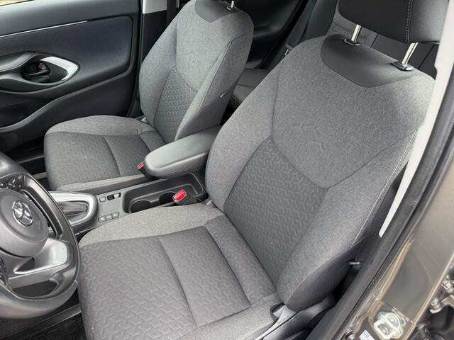 Toyota YARIS Cross 1.5 Hybrid Active | Navi | Adapt. Cruise | El klep | Keyless |