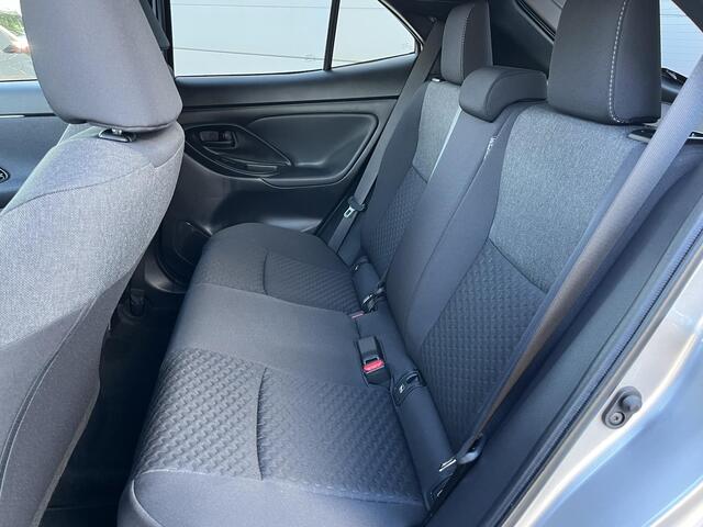 Toyota YARIS Cross 1.5 Hybrid 130 Dynamic all season banden / spatlappen achter