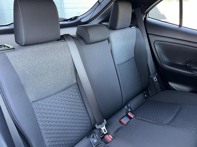 Toyota YARIS Cross 1.5 Hybrid 130 Dynamic all season banden / spatlappen achter