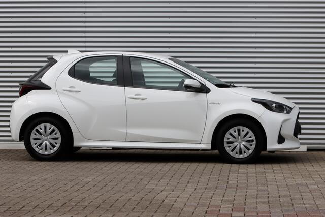 Toyota YARIS 1.5 Hybrid Active Navi / St.Verw. / Trekh.