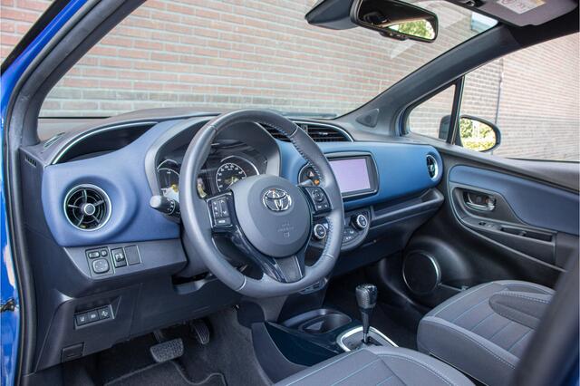 Toyota YARIS 1.5 Hybrid Bi-Tone, Carplay, Camera, LED, Lane Assist, Climate control, Cruise control.