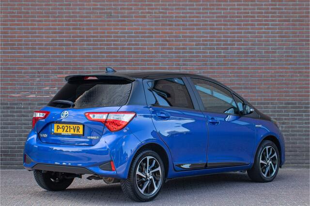 Toyota YARIS 1.5 Hybrid Bi-Tone, Carplay, Camera, LED, Lane Assist, Climate control, Cruise control.