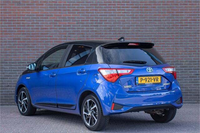 Toyota YARIS 1.5 Hybrid Bi-Tone, Carplay, Camera, LED, Lane Assist, Climate control, Cruise control.