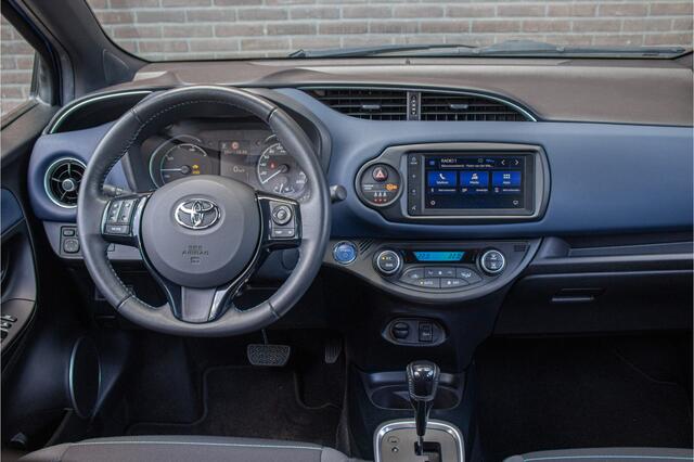 Toyota YARIS 1.5 Hybrid Bi-Tone, Carplay, Camera, LED, Lane Assist, Climate control, Cruise control.
