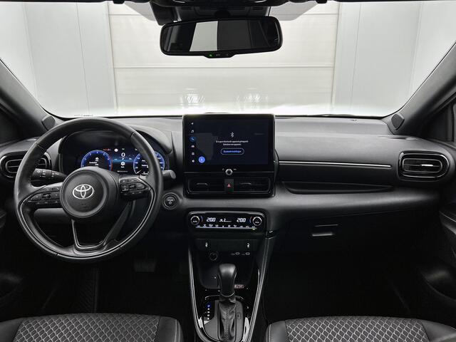 Toyota YARIS 1.5 Hybrid 130 Executive | BTW voertuig | Dodehoek detectie | Stoel+stuurverwarming | Parkeersensoren Voor+achter | Climate Control | Cruise Control Adaptive | Apple CarPlay/Android auto | Draadloze telefoonlader |