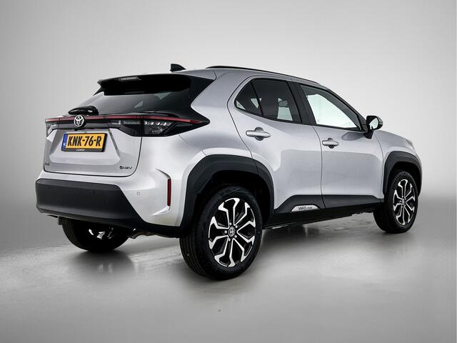 Toyota YARIS Cross 1.5 Hybrid 115 First Edition Comfort Pack | BTW voertuig | Dodehoek detectie | Stuur+stoelverwarming | Parkeersensoren voor+achter | Draadloze telefoonlader | Apple CarPlay/Android Auto | Cruise Control Adaptive |