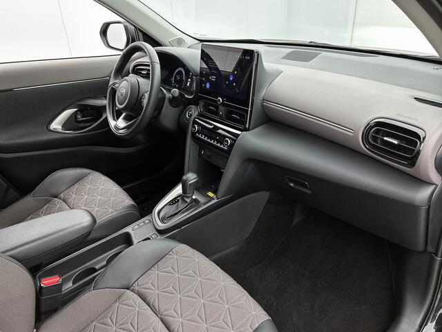 Toyota YARIS Cross 1.5 Hybrid 130 Executive + | BTW voertuig | dodehoek detectie | Parkeersensoren voor+achter | Elektrische achterklep | Stoel+stuurverwarming | Draadloze telefoonlader | Apple CarPlay/Android Auto |