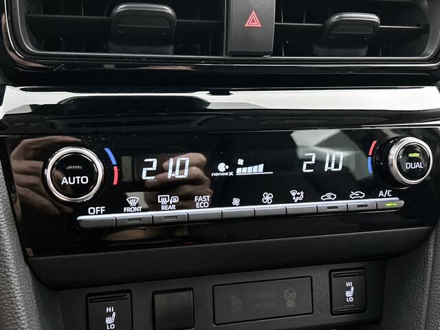 Toyota YARIS Cross 1.5 Hybrid 130 Executive + | BTW voertuig | dodehoek detectie | Parkeersensoren voor+achter | Elektrische achterklep | Stoel+stuurverwarming | Draadloze telefoonlader | Apple CarPlay/Android Auto |