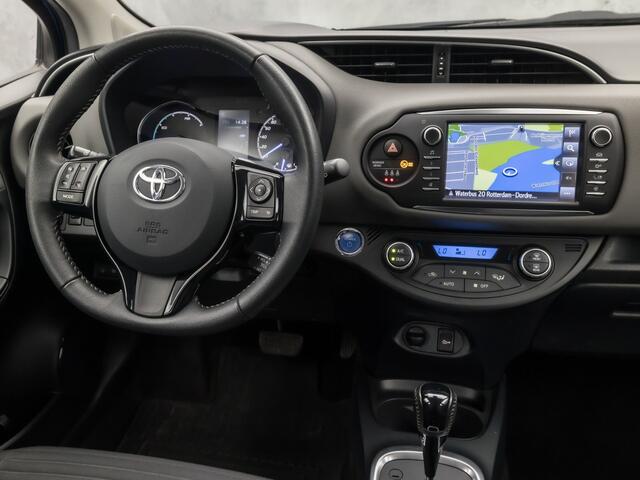 Toyota YARIS 1.5 Hybrid Sport 136Pk Automaat (NAVIGATIE, CLIMATE, CAMERA, SPORTSTOELEN, CRUISE, LM VELGEN, NIEUWE APK, NIEUWSTAAT)