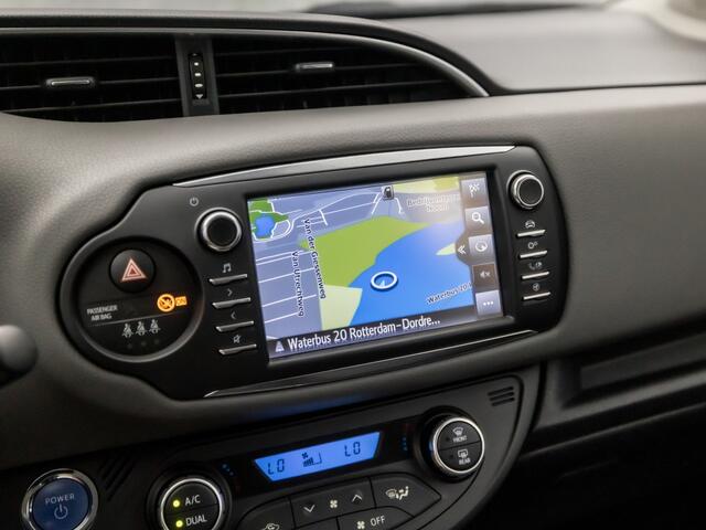 Toyota YARIS 1.5 Hybrid Sport 136Pk Automaat (NAVIGATIE, CLIMATE, CAMERA, SPORTSTOELEN, CRUISE, LM VELGEN, NIEUWE APK, NIEUWSTAAT)