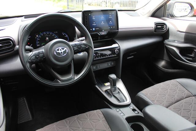 Toyota YARIS Cross 1.5 Hybrid Executive Bi-tone | Rijklaar | Panorama | Blind Spot | Head Up | JBL | Sensoren v+a | Stoelverw. | Apple/Android | Half-leder