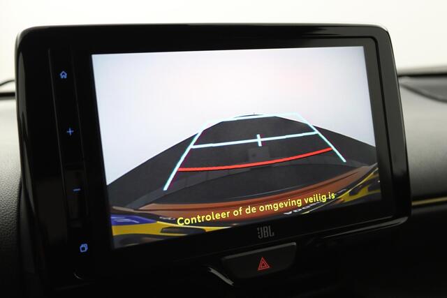 Toyota YARIS Cross 1.5 Hybrid Adventure | Leder - stof bekleding | Stoel en stuurverwarming | Navigatie |