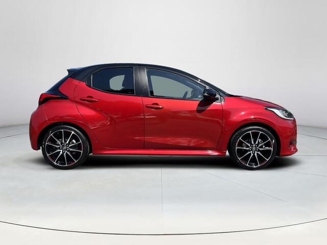 Toyota YARIS 1.5 Hybrid GR Sport | Navigatie | Stoelverwarming | Dode hoek waarschuwing | Head up display |