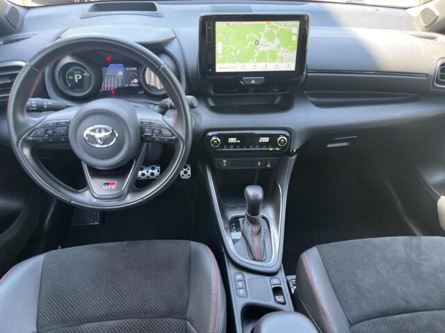 Toyota YARIS 1.5 Hybrid GR Sport | Navigatie | Stoelverwarming | Dode hoek waarschuwing | Head up display |