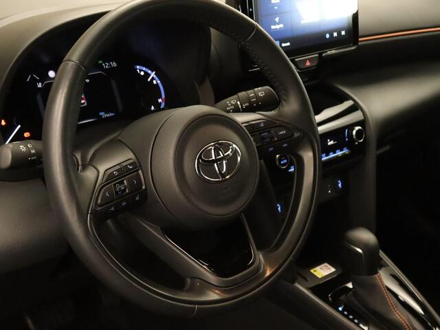 Toyota YARIS Cross 1.5 Hybrid Spicy Edition - DODEHOEK DETECTIE - PARKEERSENSOREN VOOR/ ACHTER - DRAADLOZE TELEFOONLADER - NAVIGATIE - TWON TONE LAK - 4 SEIZOENENBANDEN VREDESTEIN - KEYLESS ENTRY/ START - STOELVERWARMING - STUURVERWARMING - VOORRUITVERWARMING BIJ RUIT