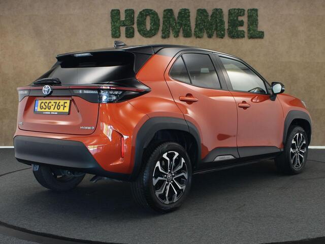 Toyota YARIS Cross 1.5 Hybrid Spicy Edition - DODEHOEK DETECTIE - PARKEERSENSOREN VOOR/ ACHTER - DRAADLOZE TELEFOONLADER - NAVIGATIE - TWON TONE LAK - 4 SEIZOENENBANDEN VREDESTEIN - KEYLESS ENTRY/ START - STOELVERWARMING - STUURVERWARMING - VOORRUITVERWARMING BIJ RUIT