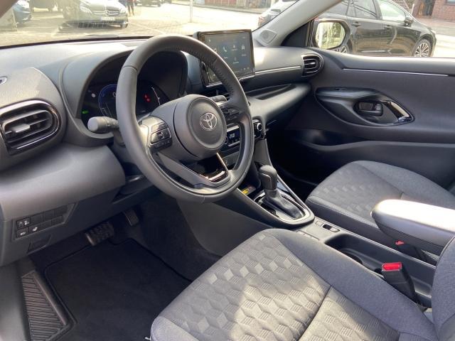 Toyota YARIS Hybrid 115 Dynamic 1e Eigenaar | BTW | Fabrieks Garantie | Stoelverwarming | Camera | Navi | Carplay | ACC | Climate | Keyless | Bots | Full Led | PDC