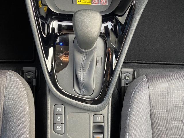 Toyota YARIS Hybrid 115 Dynamic 1e Eigenaar | BTW | Fabrieks Garantie | Stoelverwarming | Camera | Navi | Carplay | ACC | Climate | Keyless | Bots | Full Led | PDC