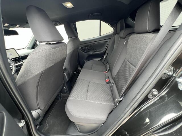 Toyota YARIS Cross 1.5 Hybrid 115 Dynamic / Comfort Pack / Dealer onderhouden / Stuur- en stoelverwarming / Camera / Navigatie (via) Apple Carplay Android / 17"LM wielen /