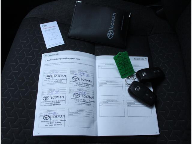 Toyota YARIS Cross 1.5 Hybrid Dynamic CAMERA | CARPLAY | ADAPCRUISE | LMV17 | LED | CLIMATE | STOELVERW | DAB