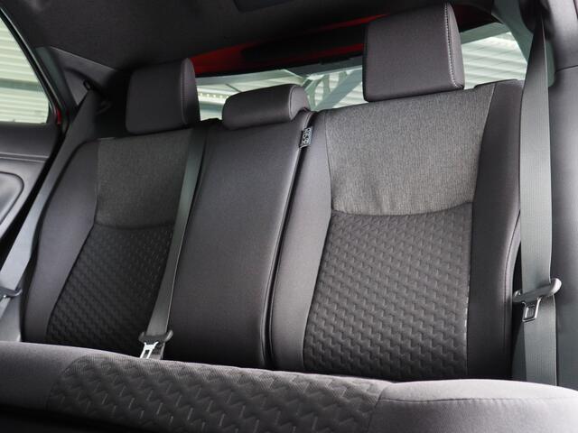Toyota YARIS Cross 1.5 Hybrid 115 Dynamic + Winterpakket | Stuurwiel- En Stoelverwarming | Botsherkenning | Grootlichtassistent | Apple CarPlay/ Android Auto