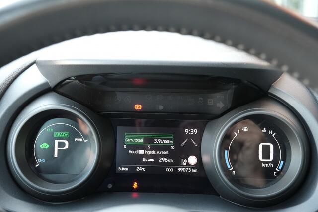 Toyota YARIS 1.5 Hybrid 115PK Dynamic Automaat | Apple Carplay / Android auto | Achteruitrij camera | 4,2" digitaal instrumentenpaneel 'Binocular' | Ramen, elektrisch bedienbaar voor en achter | Smart Entry met s