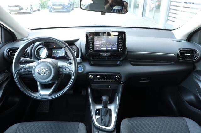Toyota YARIS 1.5 Hybrid 115PK Dynamic Automaat | Apple Carplay / Android auto | Achteruitrij camera | 4,2" digitaal instrumentenpaneel 'Binocular' | Ramen, elektrisch bedienbaar voor en achter | Smart Entry met s