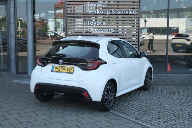 Toyota YARIS 1.5 Hybrid 115PK Dynamic Automaat | Apple Carplay / Android auto | Achteruitrij camera | 4,2" digitaal instrumentenpaneel 'Binocular' | Ramen, elektrisch bedienbaar voor en achter | Smart Entry met s