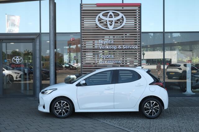 Toyota YARIS 1.5 Hybrid 115PK Dynamic Automaat | Apple Carplay / Android auto | Achteruitrij camera | 4,2" digitaal instrumentenpaneel 'Binocular' | Ramen, elektrisch bedienbaar voor en achter | Smart Entry met s