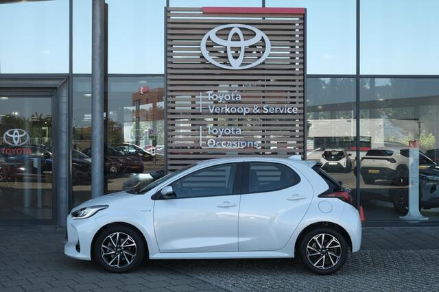 Toyota YARIS 1.5 Hybrid 115PK Dynamic Automaat | Apple Carplay / Android Auto | Smart Entry met startknop | 16" lichtmetalen velgen 'machined' | 7" digital dashboard 'binocular' | Portierinleg 'felt' | Ramen, elek