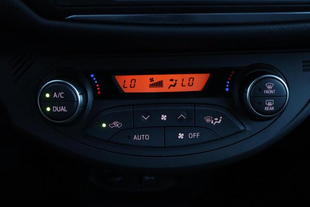 Toyota YARIS 1.3 VVT-i Orange Sport | Climate control | Cruise control | Parkeercamera | Trekhaak |