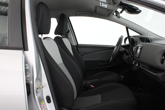 Toyota YARIS 1.5 Hybrid Design > Automaat/Navi/Cruise/All season banden/Goed onderhouden!
