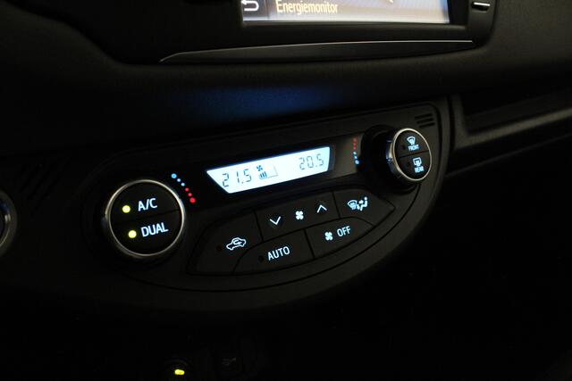 Toyota YARIS 1.5 Hybrid Design > Automaat/Navi/Cruise/All season banden/Goed onderhouden!