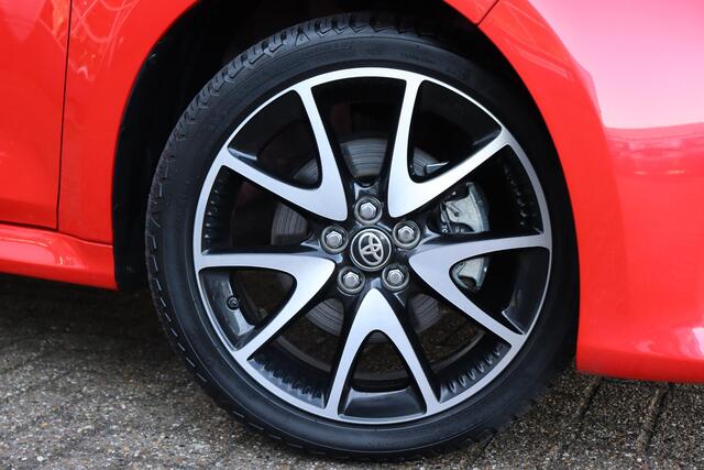 Toyota YARIS 1.5 Hybrid Launch Edition, Parkeersensoren , Navigatie , Stoelverwarming , Head-Up-Display