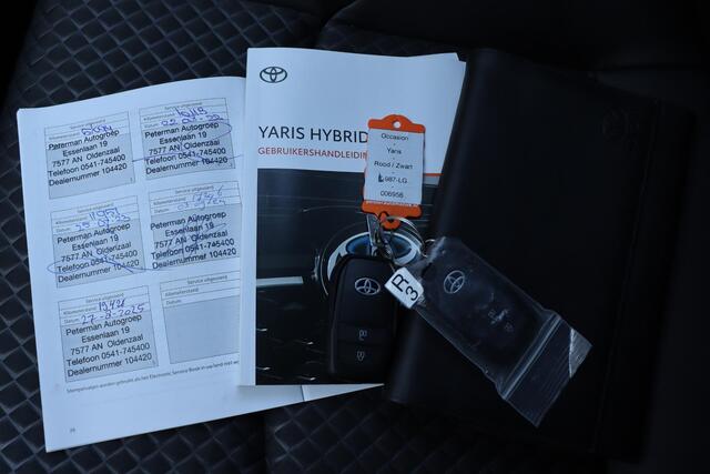 Toyota YARIS 1.5 Hybrid Launch Edition, Parkeersensoren , Navigatie , Stoelverwarming , Head-Up-Display