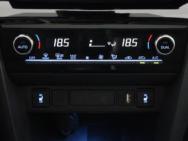 Toyota YARIS Cross 1.5 Hybrid Executive Bi-Tone | Panoramadak | Dodehoek Detectie | HUD | Navigatie
