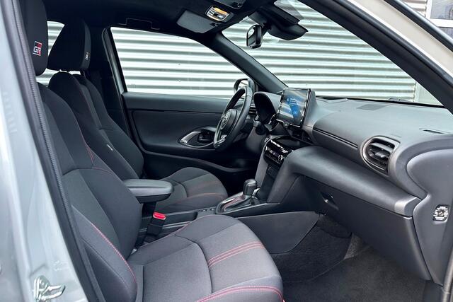 Toyota YARIS Cross 1.5 Hybrid GR Sport Dynamic Gray Metallic
