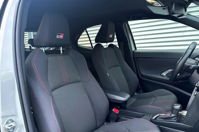 Toyota YARIS Cross 1.5 Hybrid GR Sport Dynamic Gray Metallic