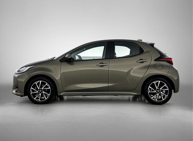 Toyota YARIS 1.5 VVT-i Dynamic | Dealer onderhouden | Navigatie | Trekhaak afneembaar | Airco | Achteruitrijcamera | Apple CarPlay/Android Auto | Cruise Control Adaptive | Leseman opg 11-7