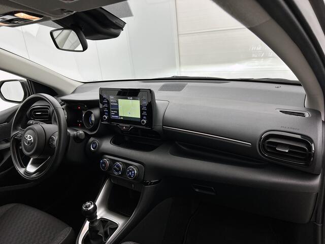 Toyota YARIS 1.5 VVT-i Dynamic | Dealer onderhouden | Navigatie | Trekhaak afneembaar | Airco | Achteruitrijcamera | Apple CarPlay/Android Auto | Cruise Control Adaptive | Leseman opg 11-7